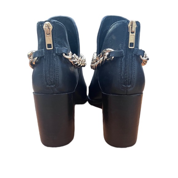 Steve Madden Cedar Black Leather With Gold
Chain Ankle Booties size 6 - Picture 5 of 7